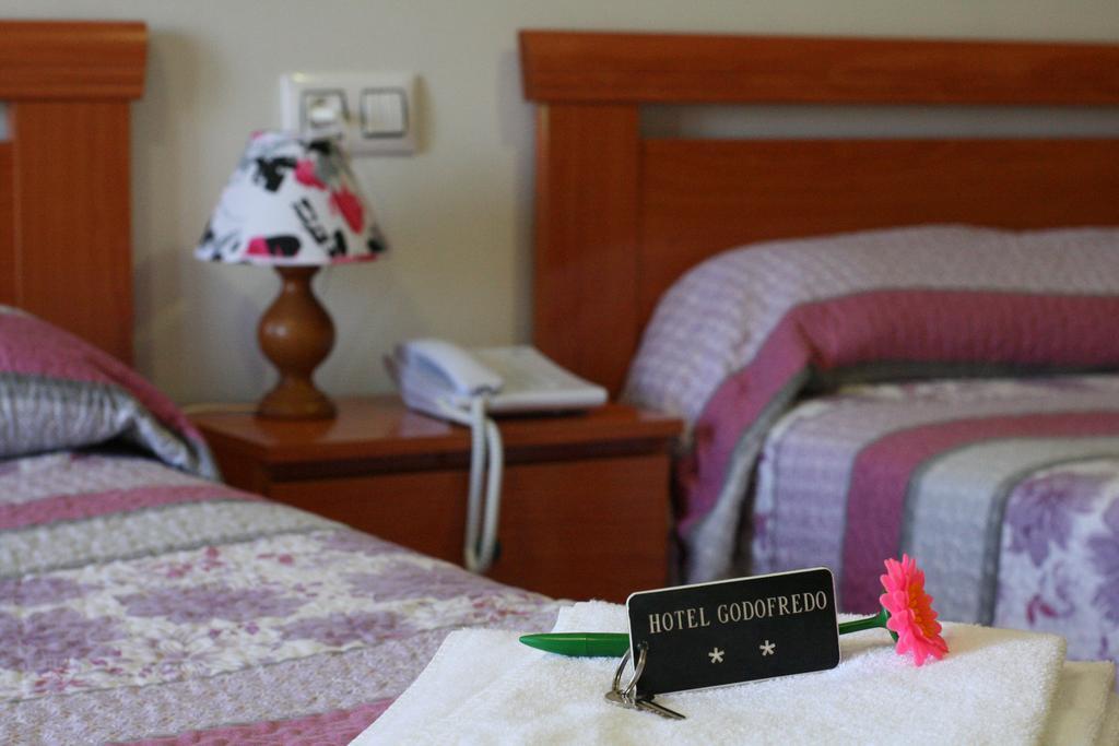 Hotel Godofredo Toledo Bagian luar foto